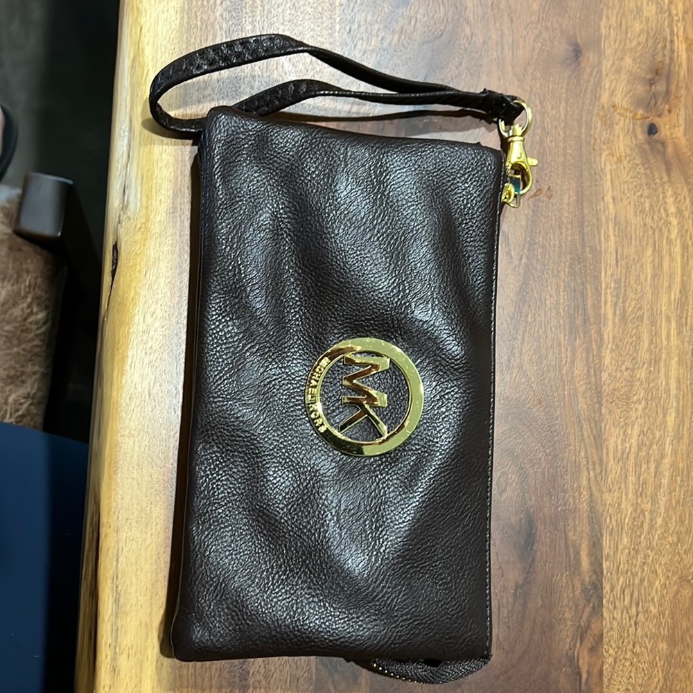 Michael Kori’s wallet brown